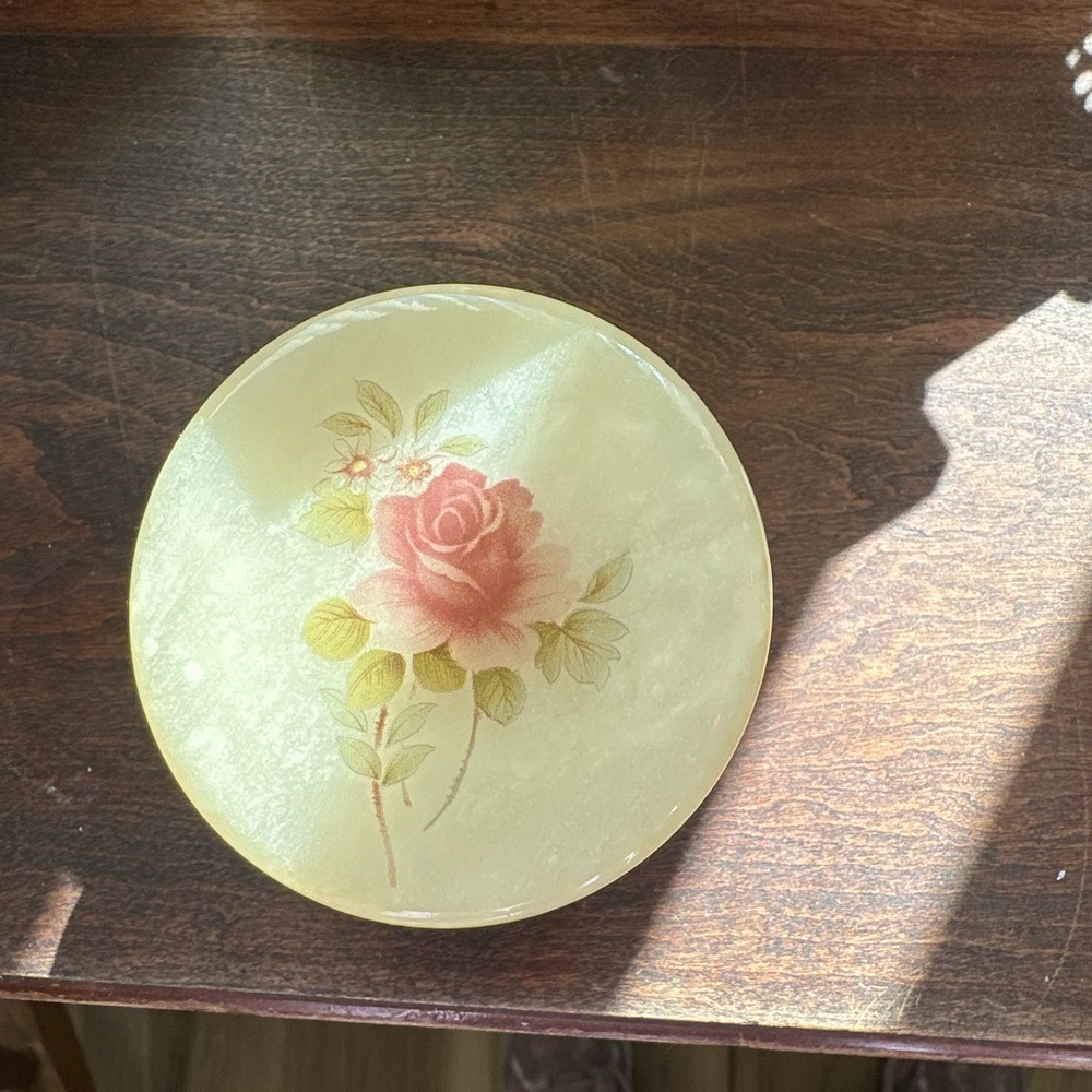 Fabulous Alabaster Hand-carved jewel box Made in Italy